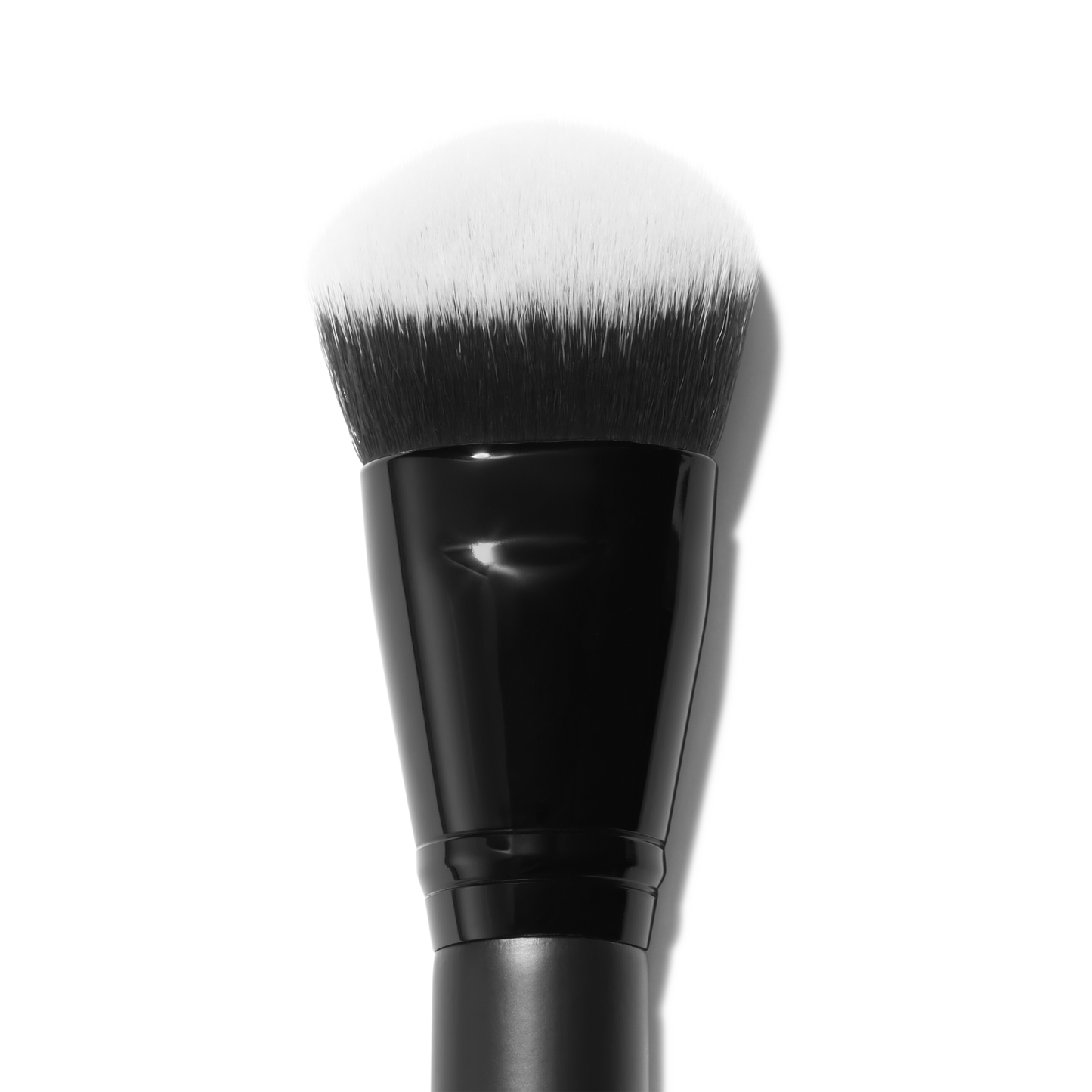 smooth-swipe-foundation-brush-c4 81456_Detail_R.png