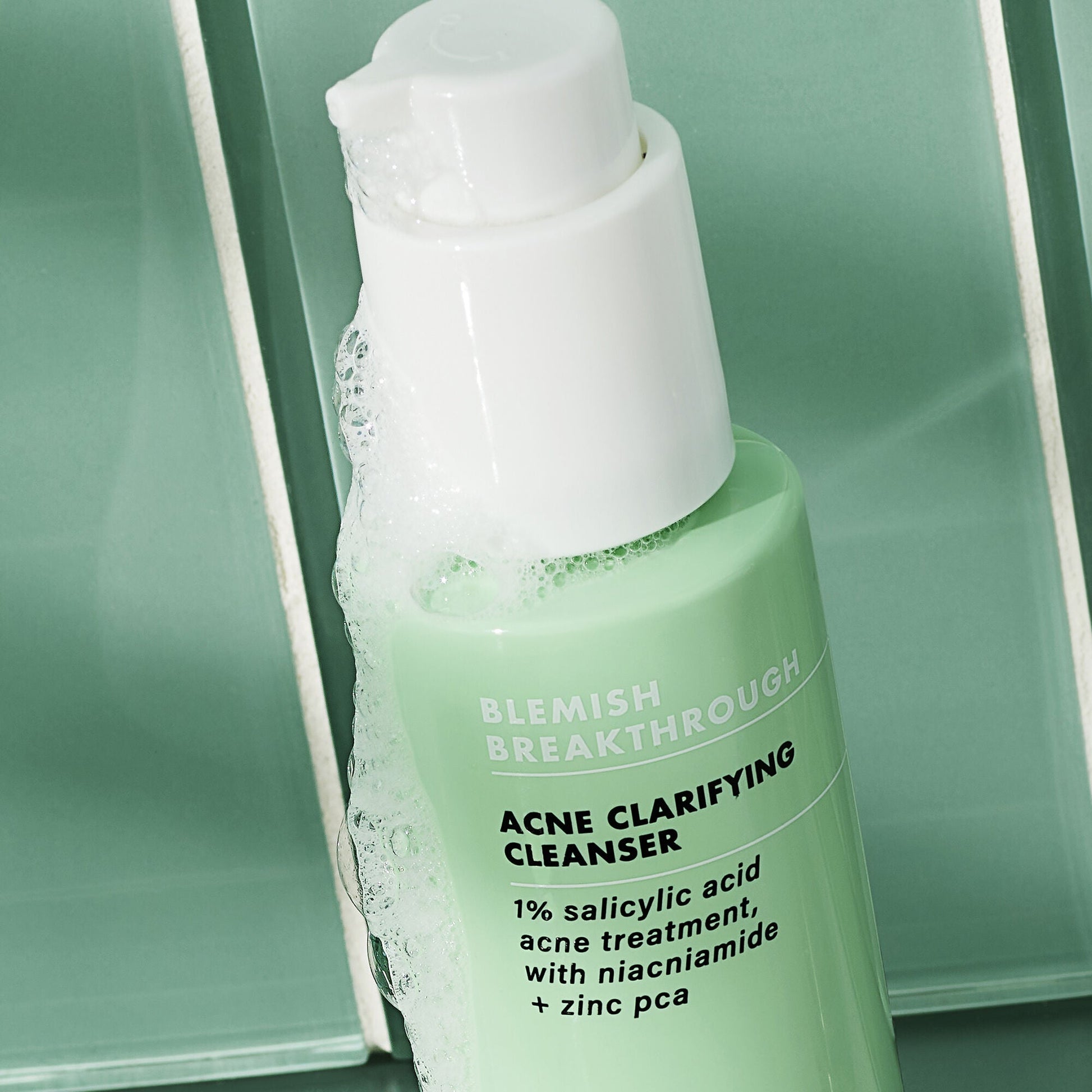 blemish-breakthrough-acne-clarifying-cleanser-o9 02_021622_SL_BT_Cleanser_Back_Lighter_0129_FStack_FINAL_IGF_V2_eb5b7c7b-2de7-4b4a-8d54-43ee3b07523f.jpg