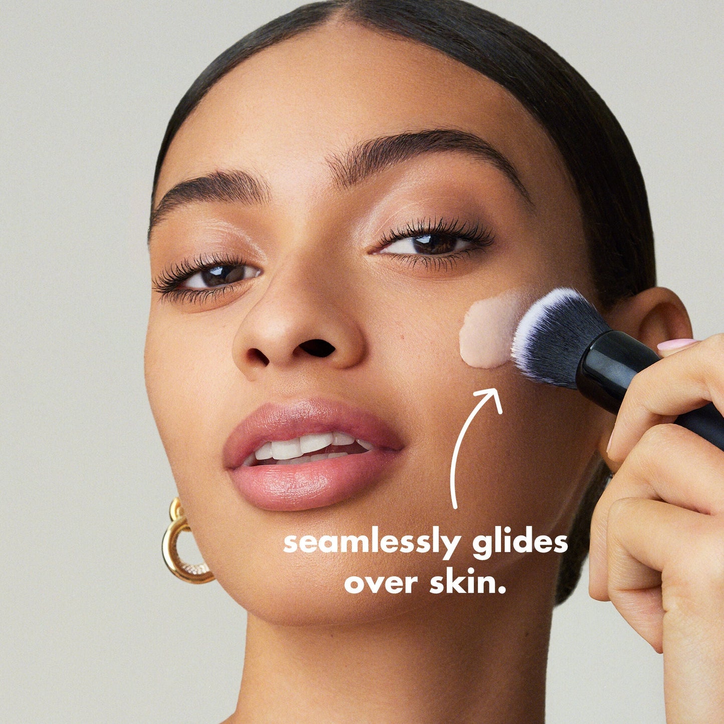 liquid-poreless-putty-primer-f0 0326_EDU_LiquidPorelessPuttyPrimer_Model.jpg