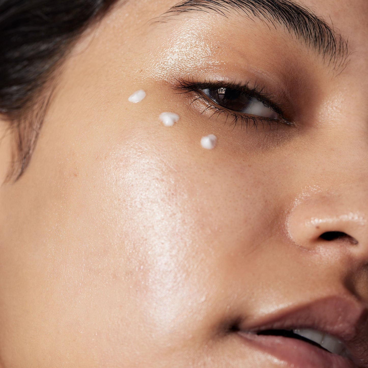 holy-hydration-eye-cream-r5 040822_Model_HH-EyeCream_116_RT1-V1_IGF_3f5819bb-8440-48d0-943c-ab2a2612d116.jpg