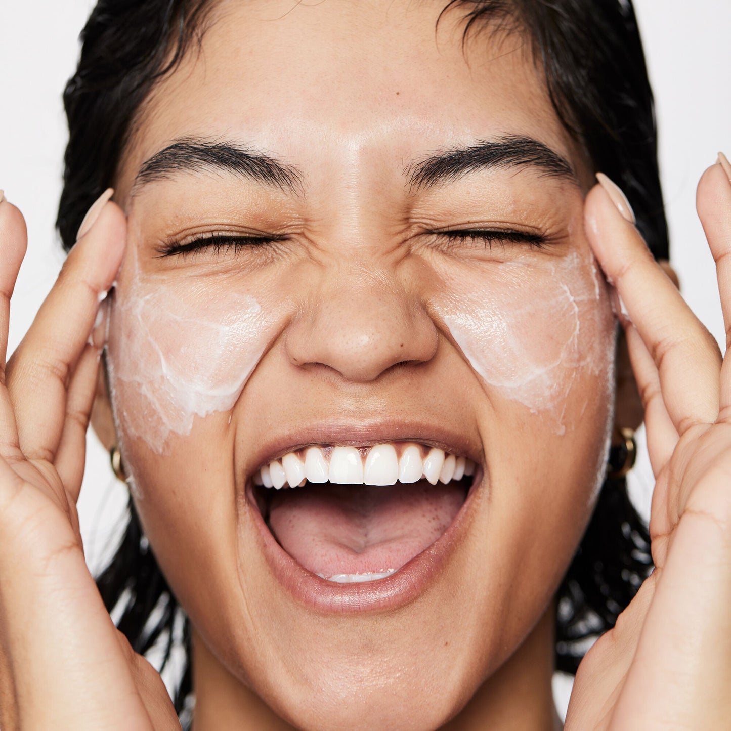 pure-skin-moisturizer-e2 040822_Model_Pure-Moisturizer_200_RT2-V1_RGB040822_Model_Pure-Moisturizer_200_RT2-V1_V1_IGF.jpg