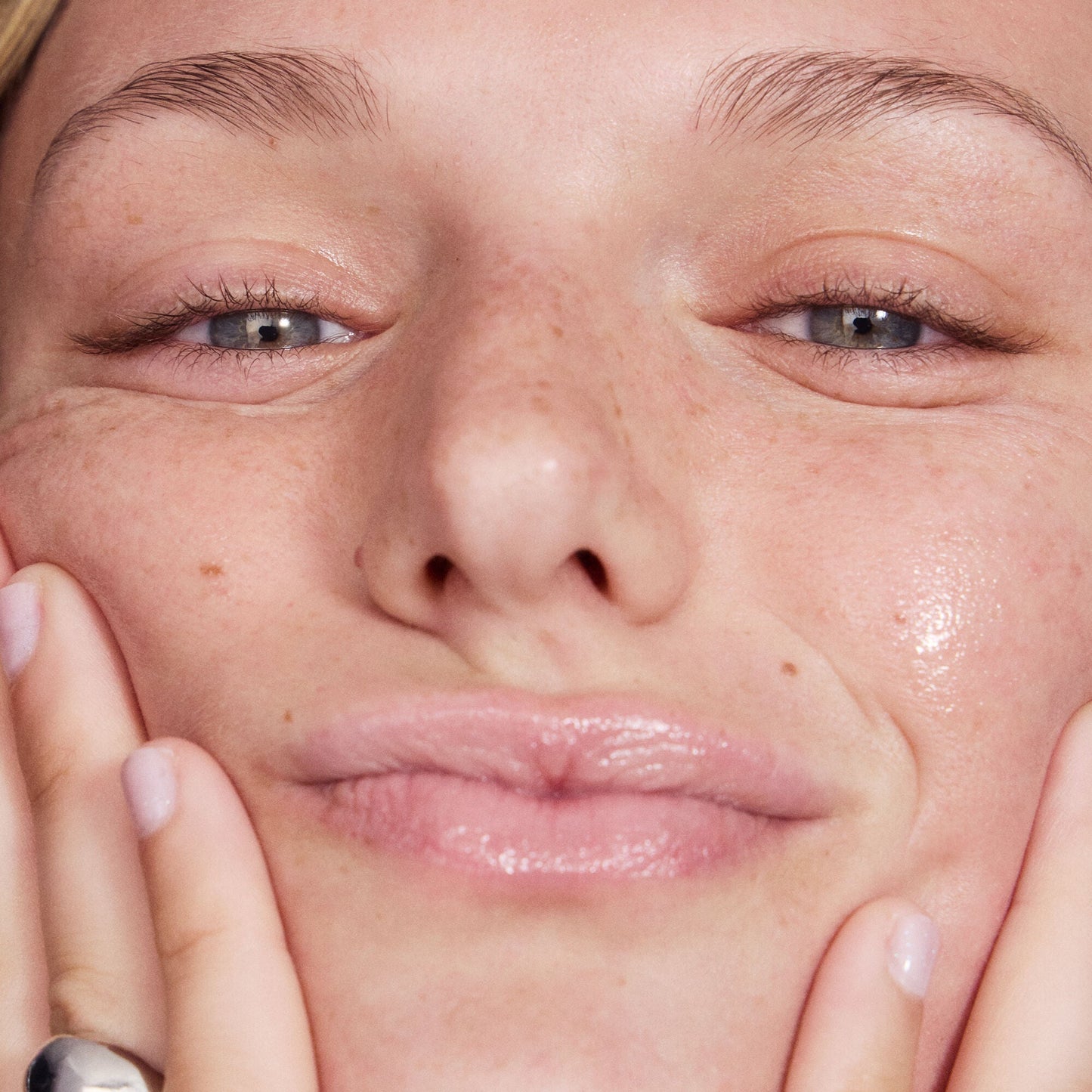 thirst-burst-pore-fecting-toner-g1 042125_SKIN_TBT_Madison_ModelApp_1086_RGB_IGF.jpg