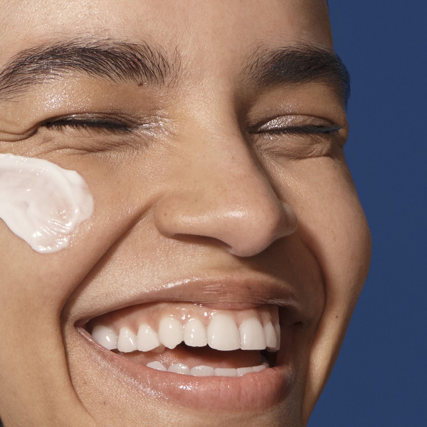 holy-hydration-barrier-goals-cream-q2 042325_SKIN_Austria_HHBC_Strength-Hero_095_v3_RGB_IGF_2d42c5ec-d798-4ca6-b58a-d9291443e5ac.jpg