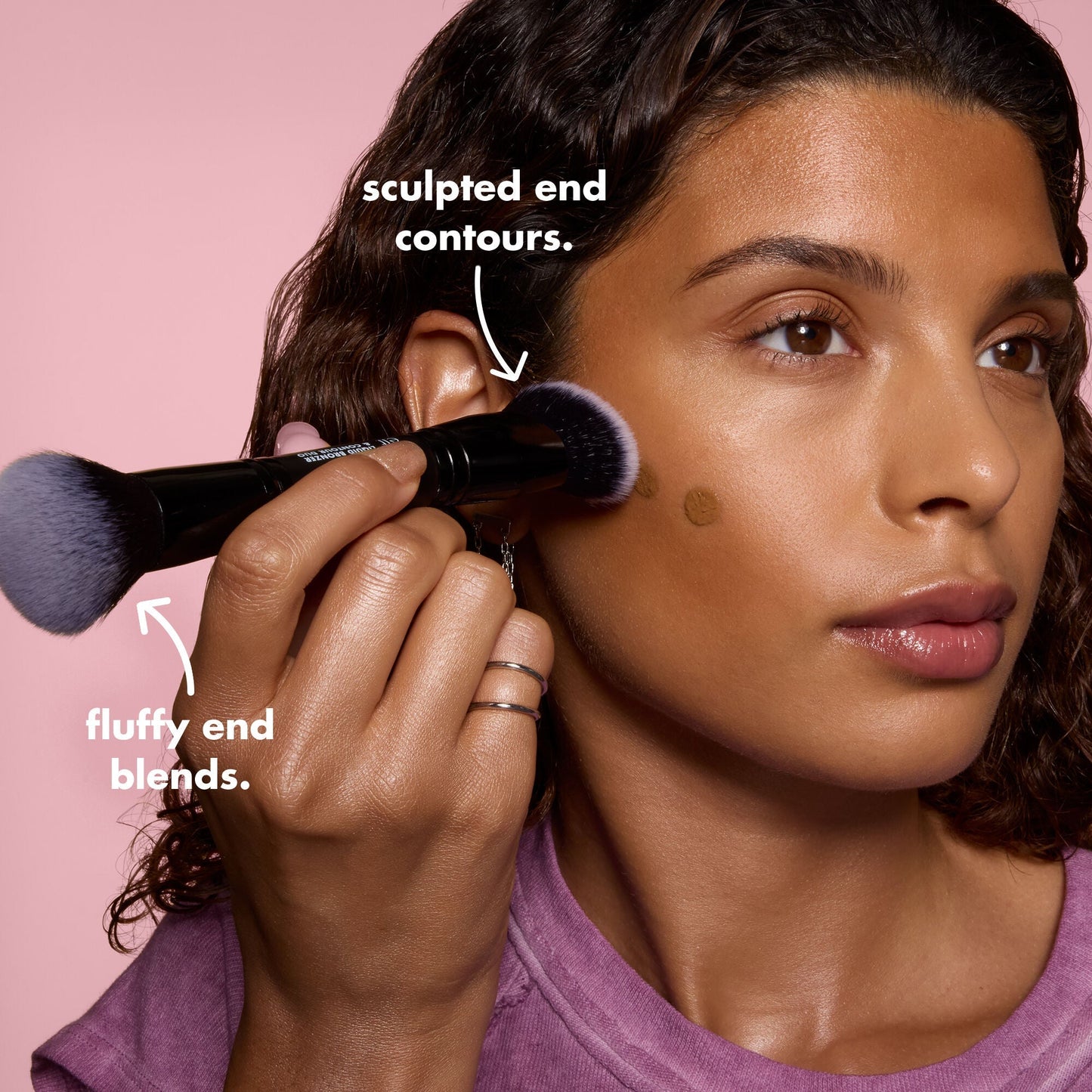 liquid-bronzer-and-contour-duo-brush-n5 0426_EDU_LiquidBronzer_ContourDuoBrush_BenefitModel.jpg