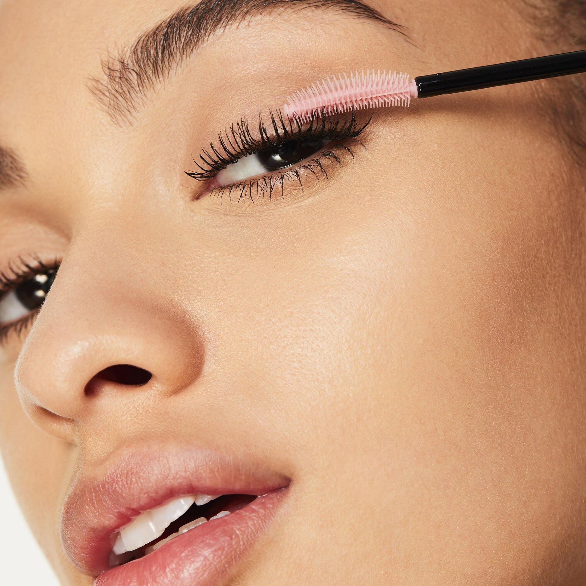 lash-n-roll-mascara-b9 052322_Adriana_LashRoll-After-Black_069_IGF_V2.jpg