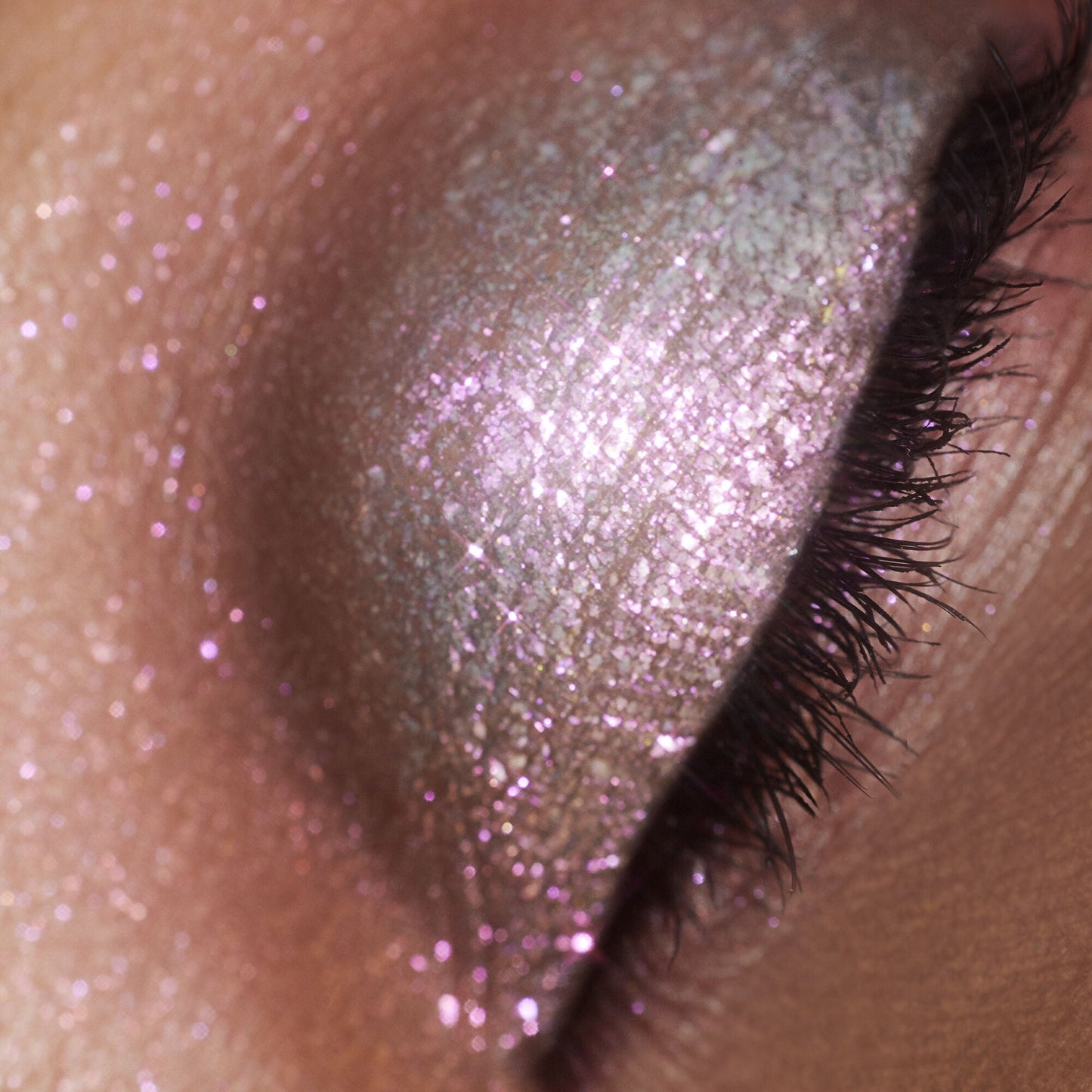 duochrome-liquid-eyeshadow-h4 061223_Chi_SparkPink_0022_FINAL_RGB_IGF.jpg