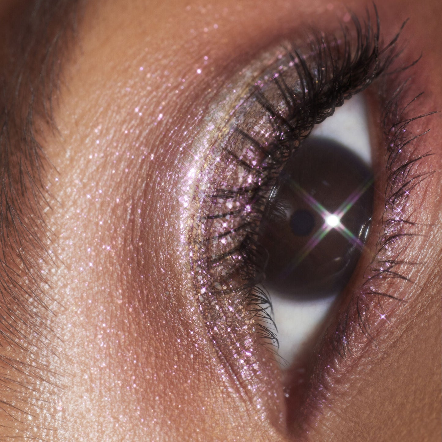duochrome-liquid-eyeshadow-h4 061223_Chi_SparkPink_0023_FINAL_RGB_IGF.jpg