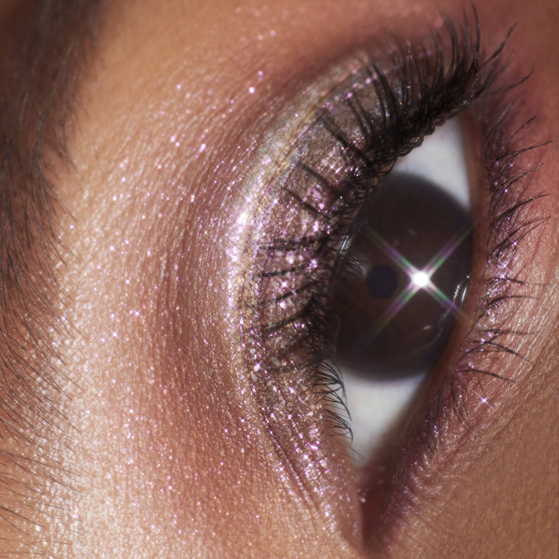 duochrome-liquid-eyeshadow-h4 061223_Chi_SparkPink_0023_FINAL_RGB_IGF.jpg