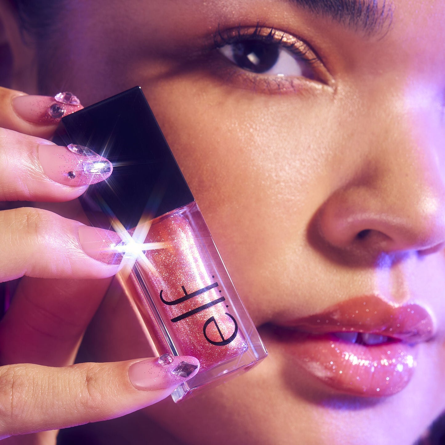 glow-reviver-plumping-lip-oil-f7 072225_Breanna_LipPlump_0391_2000x2000_0613e084-a418-44f9-b40d-c461b7a4b6db.jpg