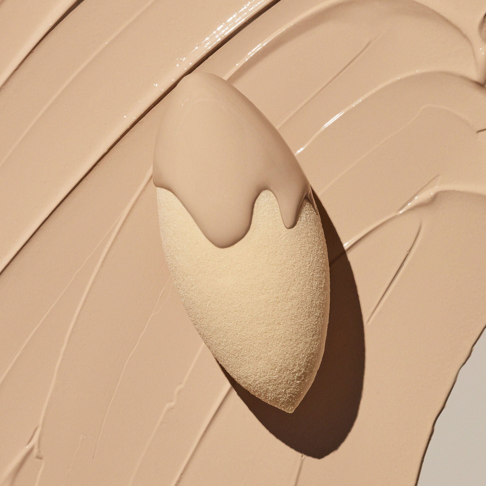 camo-concealer-sponge-w8 07312020_CamoSponge_009_IGF.jpg