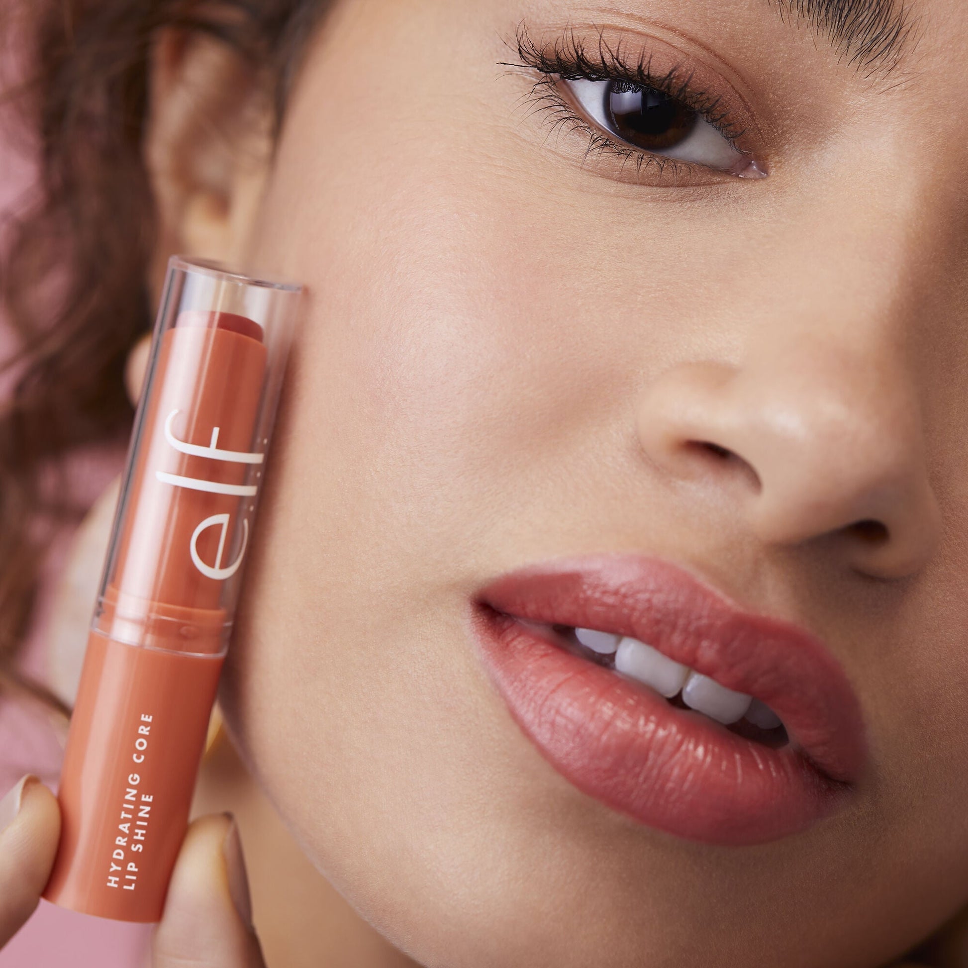 hydrating-core-lip-shine-g5 08112020_Alyssa_AmpItUp-0157_IGF_0dcd7b08-d8a1-41c3-a293-6fb7fa4ca7dd.jpg