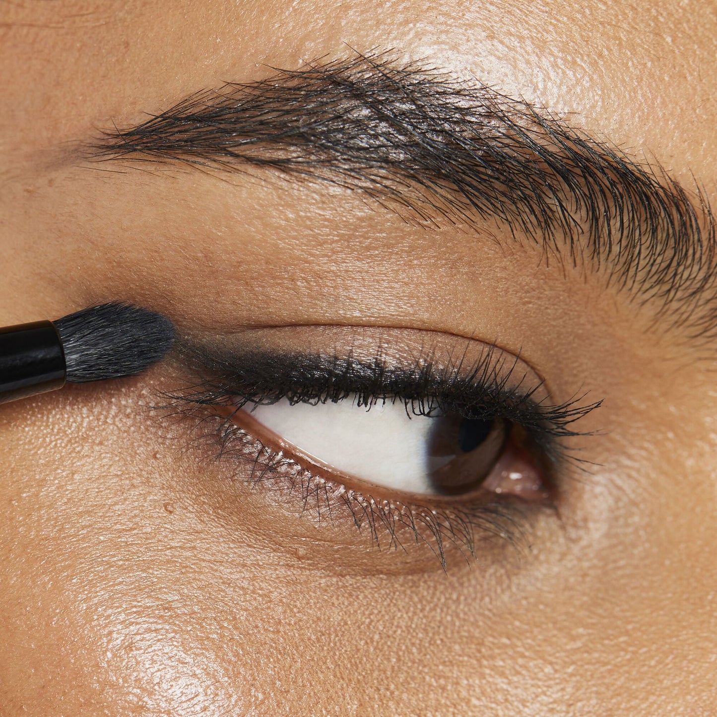 smudge-n-smoke-eyeliner-brush-r3 100824_elf_Shikin_Kohl_App_017_RGB_IGF.jpg
