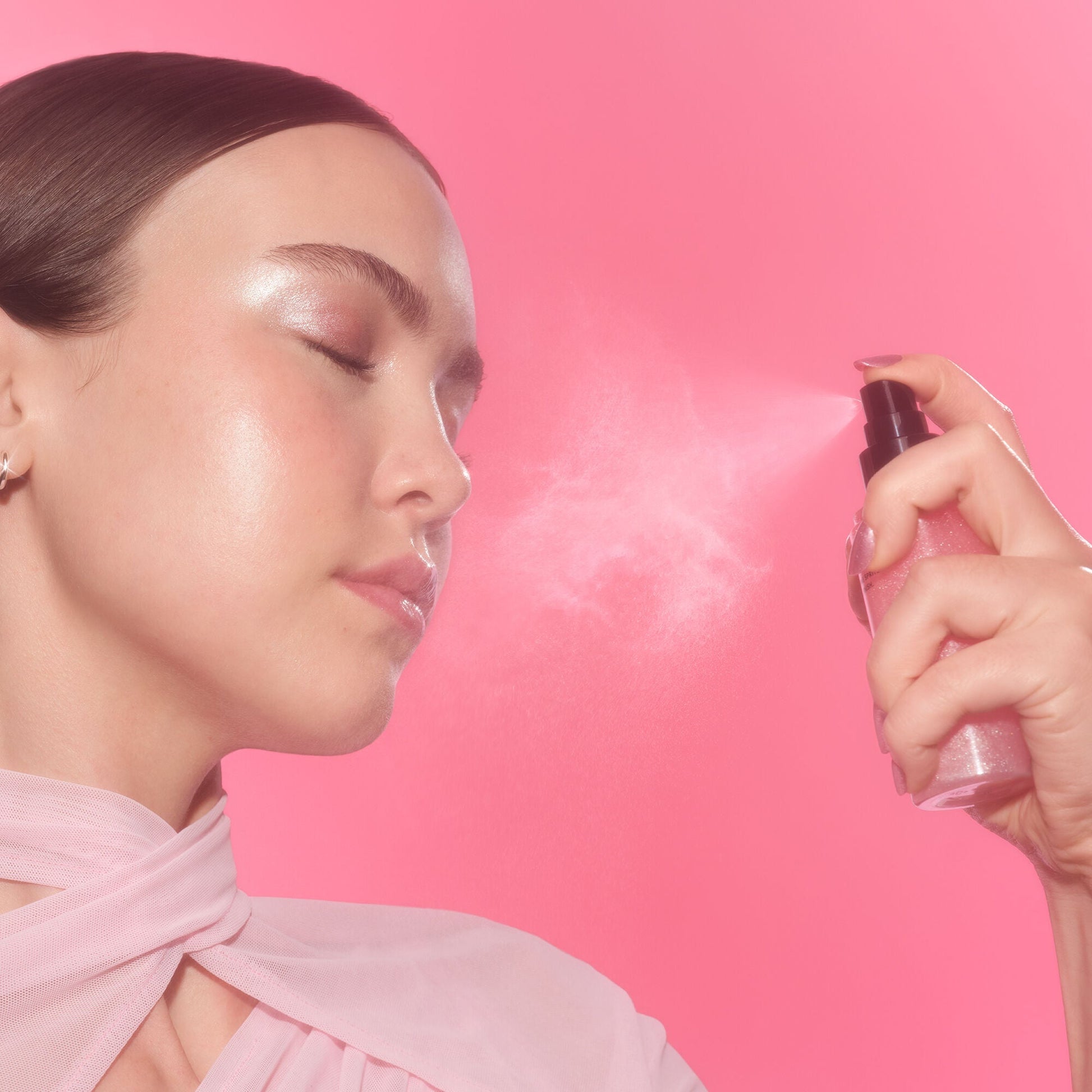 power-grip-rose-setting-spray-z0 102225_Haley_PG_Pink_App_038_v3_RGB_IGF_afa202e0-e395-4ab2-8641-8545bdabb8f6.jpg