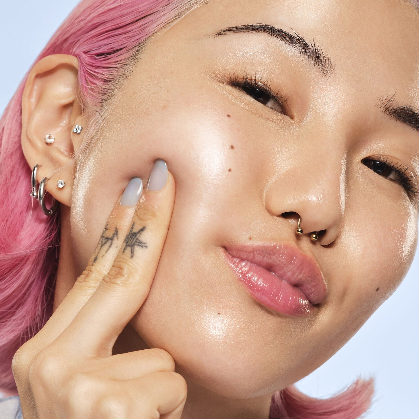 glass-slick-serum-stick-u2 102225_SKIN_Michelle_Editorial_015_w4QC_RGB_IGF_42f2efa3-c76d-440b-9883-58026346f35b.jpg