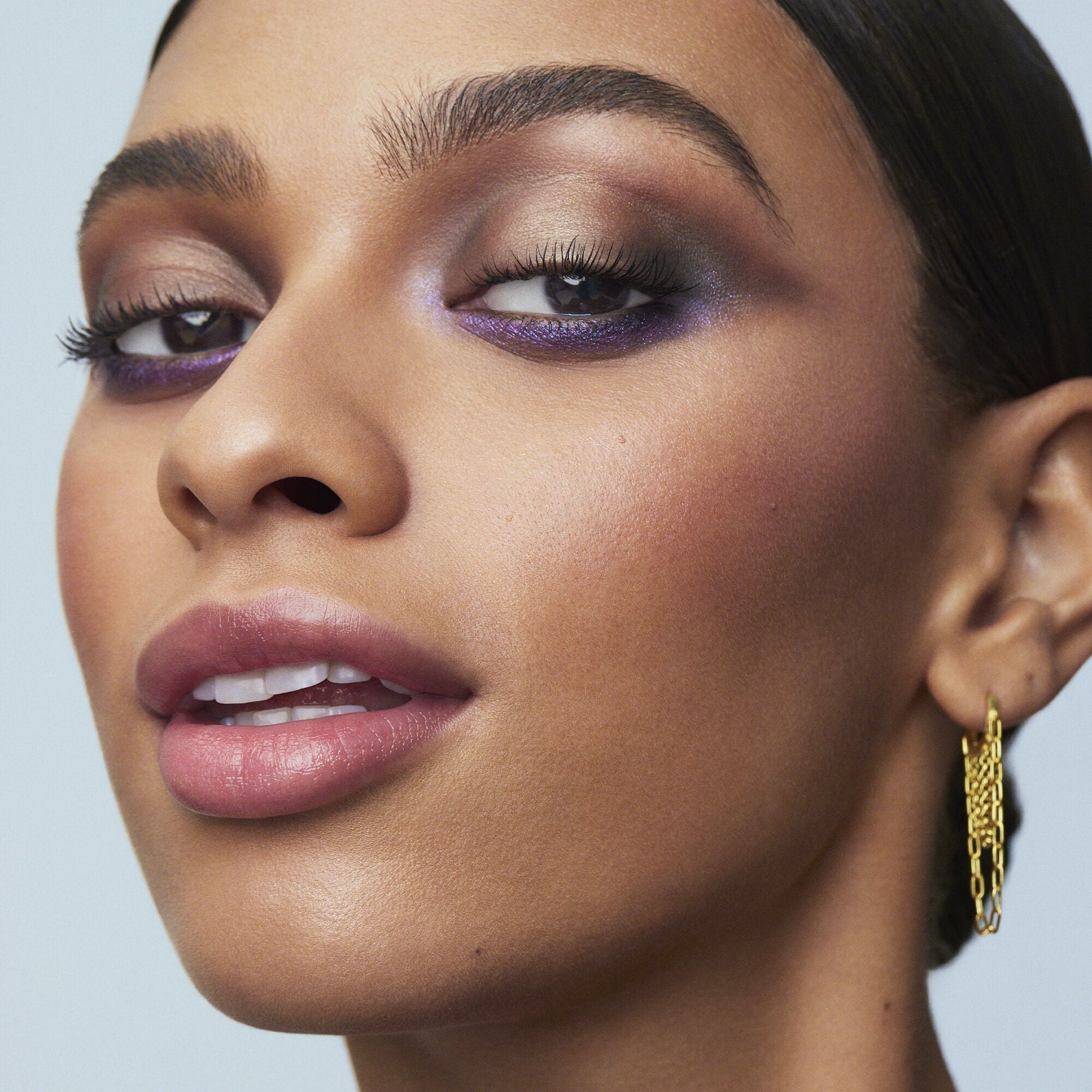 perfect-10-eyeshadow-palette-d1 110722_Adriana_10pcEyeshadow_2060_IGF.jpg