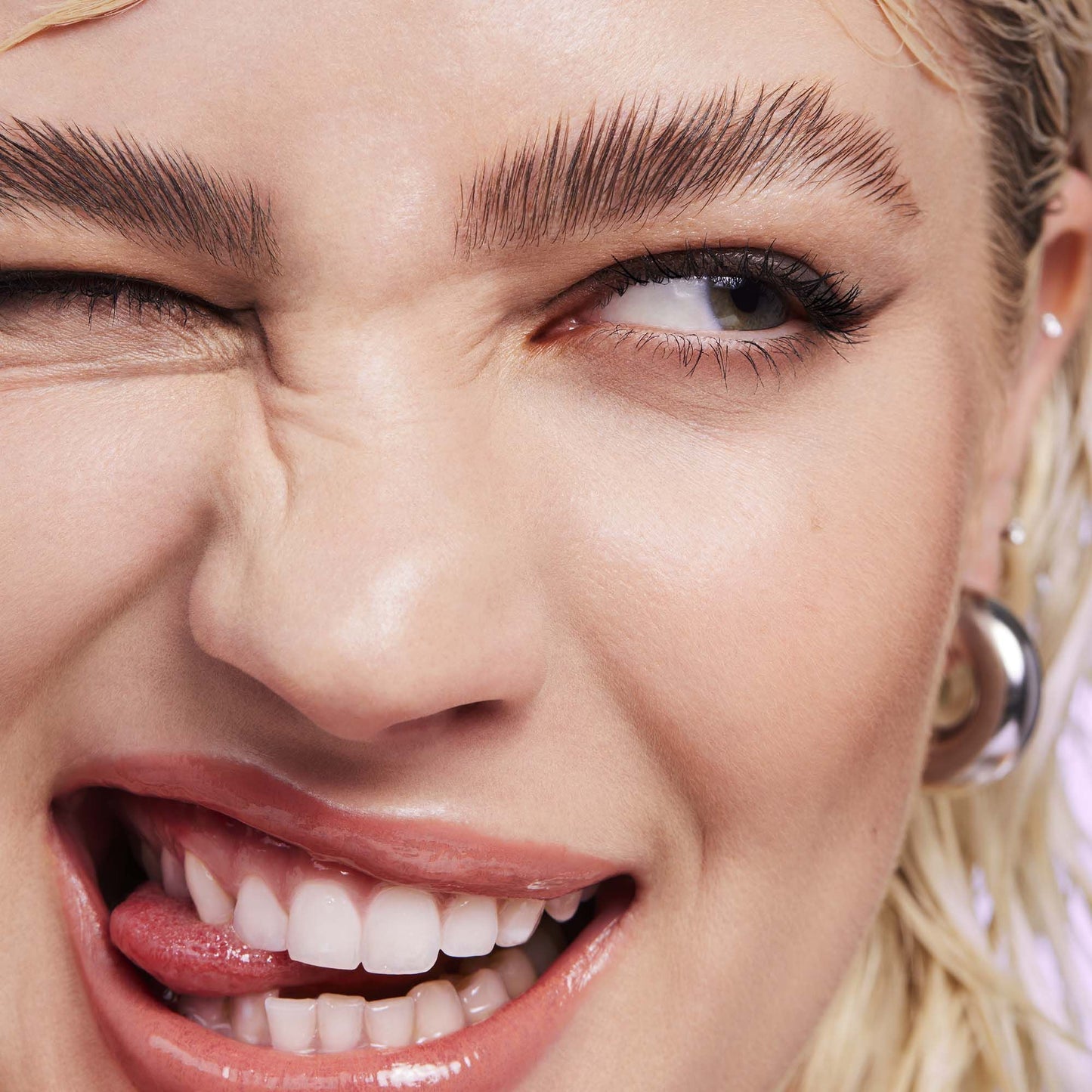 brow-laminating-gel-a4 110923_Genevieve_BrowGel_App-Vibe_6982_RGB_IGF.jpg