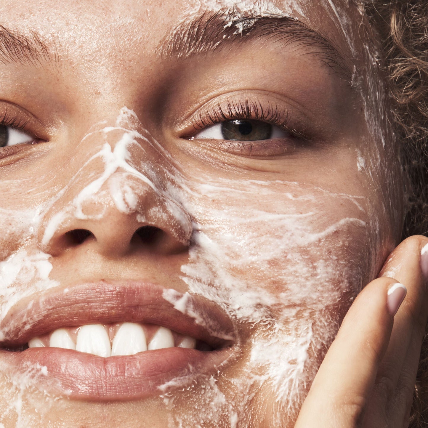 blemish-breakthrough-acne-clarifying-cleanser-o9 121321_Marley-Acne-Regimen_0117_FINAL_IGF.jpg