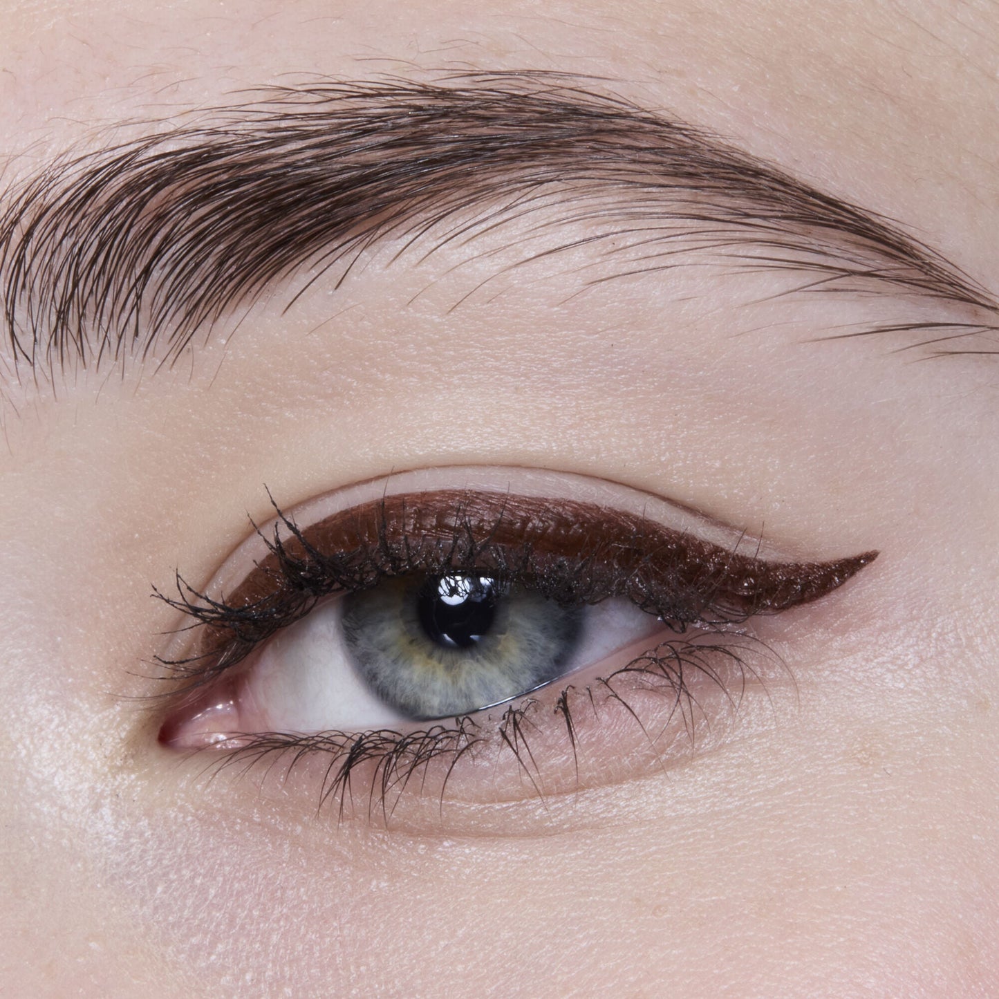 h2o-proof-eyeliner-pen-x6 81606_H20_PROOF_EYELINER_20PEN_CHESTNUT_MOM_BROWN_JORDAN_0029_v3.jpg