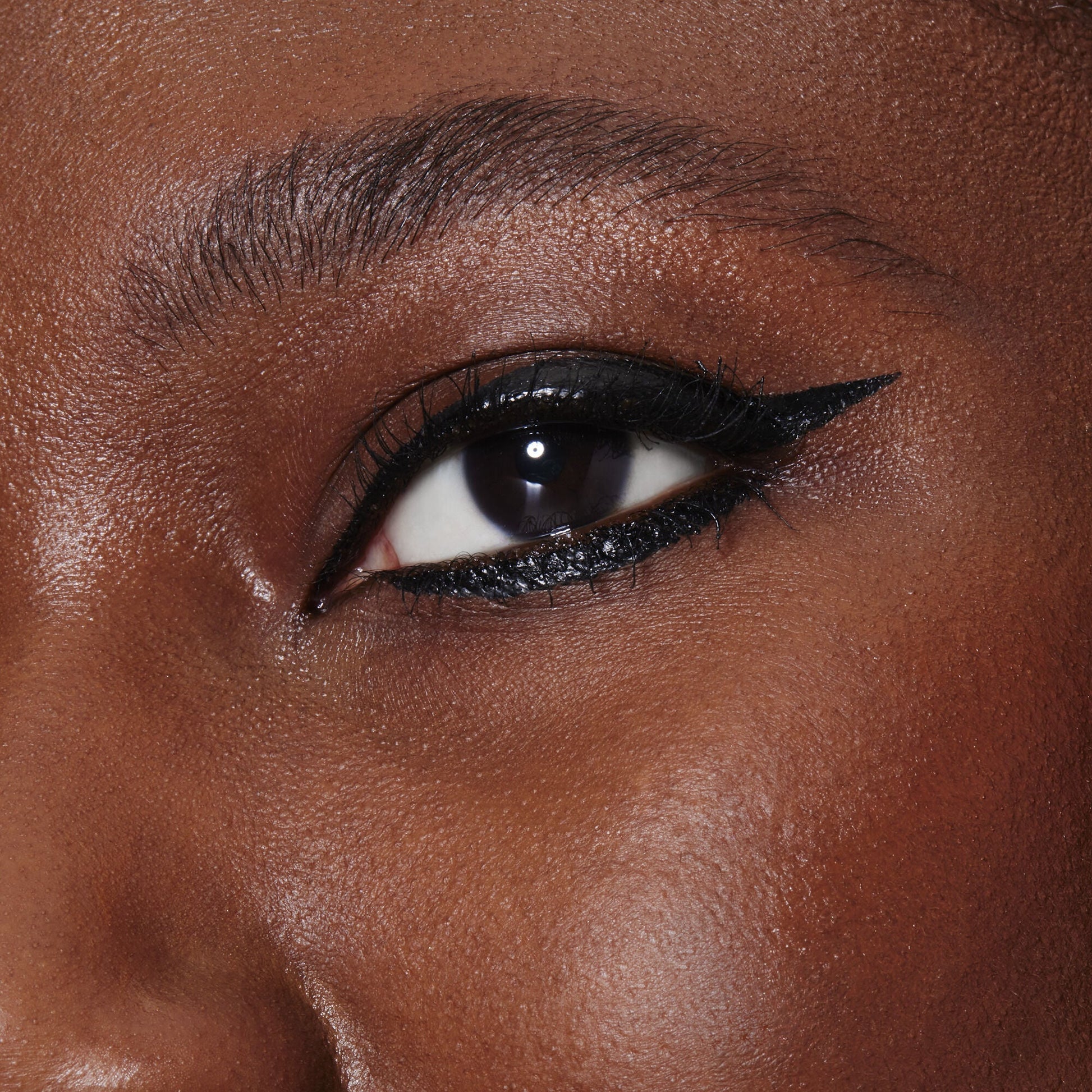 h2o-proof-inkwell-eyeliner-j5 82969_DJ_H20_PROOF_INKWELL_EYELINER_MACRO.jpg