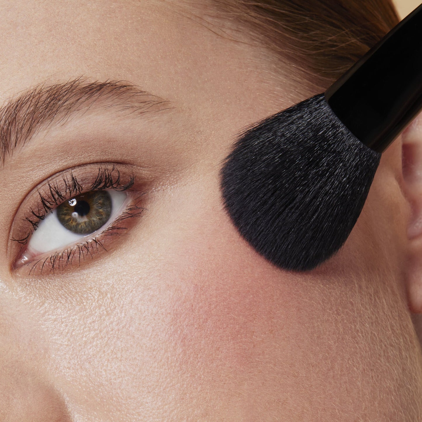 full-face-and-eye-makeup-brush-set-with-travel-case-o9 84674_FULL_FACE_EYE_BRUSH_SET_BLUSH_BRUSH_CARI_0086.jpg