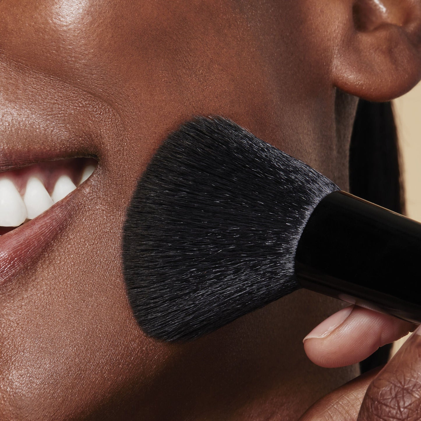 full-face-and-eye-makeup-brush-set-with-travel-case-o9 84674_FULL_FACE_EYE_BRUSH_SET_POWDER_BRUSH_DJ_0118.jpg